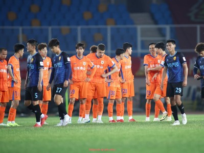 金年会体育-欧冠篮球与足球赛事对比分析及市场影响评估